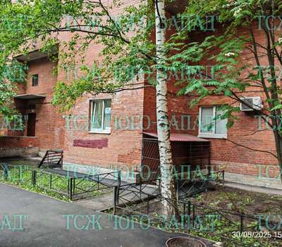 Устранение несанкционированных надписей на фасаде дома