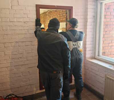 Дверь в техническое помещение. Установка